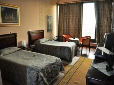 Collaku Hotell Lushnjë Eksteriør bilde